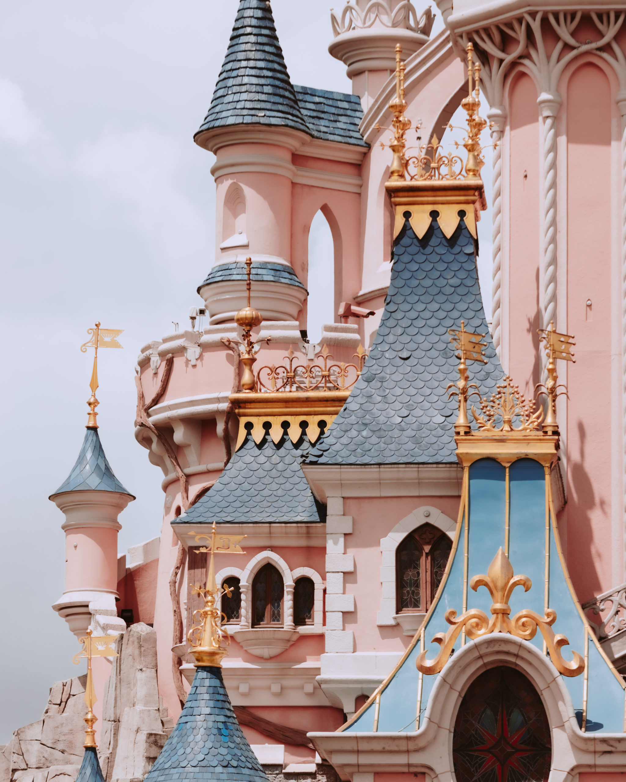 Les différentes versions du château Disney avant chaque film